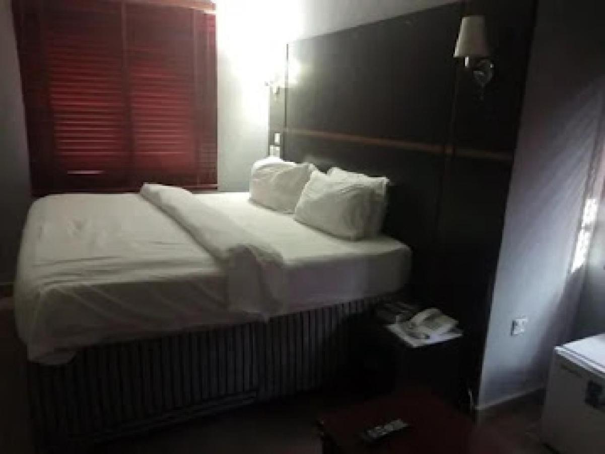 Room In Lodge - All Seasons Hotel-Owerri Eksteriør billede