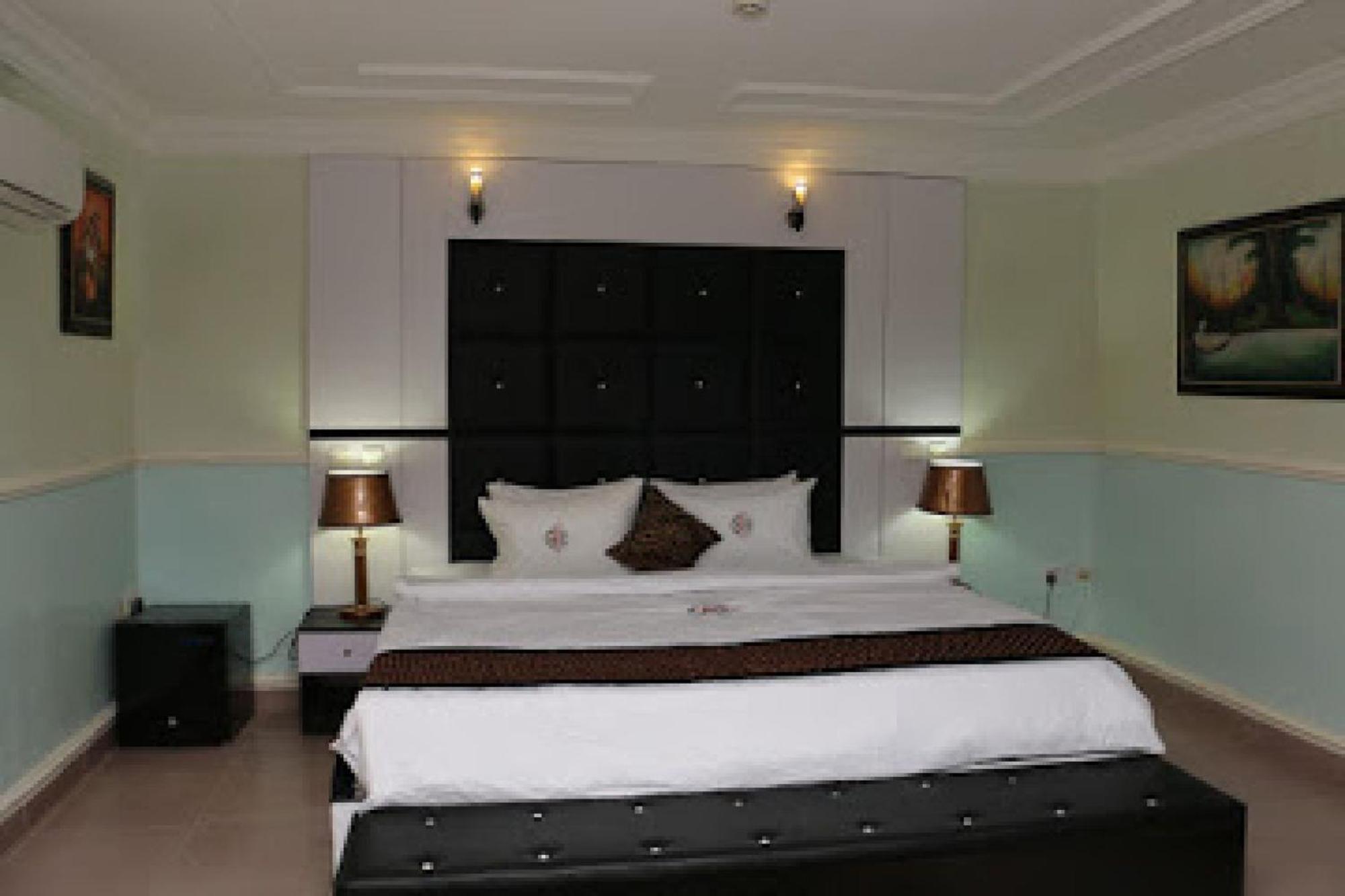 Room In Lodge - All Seasons Hotel-Owerri Eksteriør billede